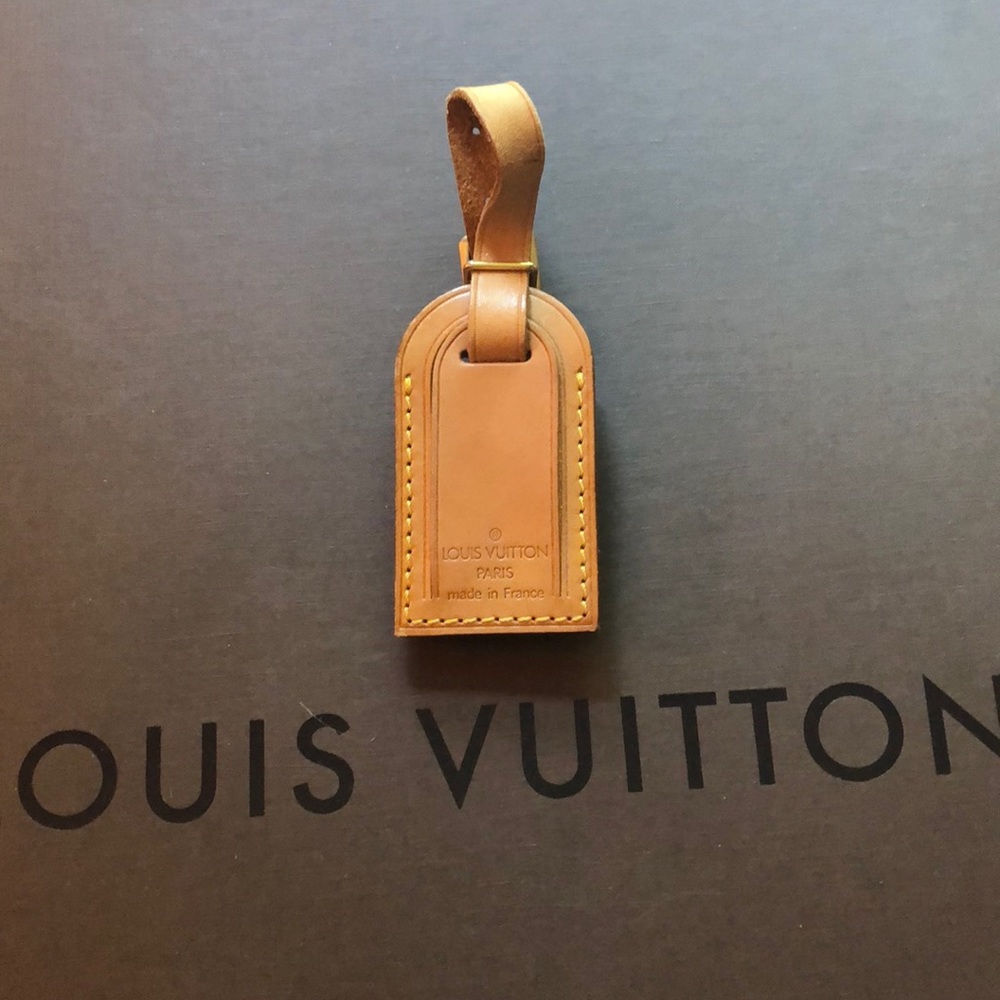👜Auth Louis Vuitton leather luggage tag